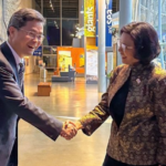 Menteri Keuangan (Menkeu) Sri Mulyani Indrawati bertemu Menkeu China Lan Foan di Asia Pasific Economic Cooperation (APEC) di San Fransisco, AS. Foto: Kemenkeu