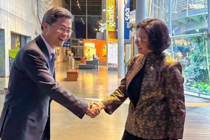 Menteri Keuangan (Menkeu) Sri Mulyani Indrawati bertemu Menkeu China Lan Foan di Asia Pasific Economic Cooperation (APEC) di San Fransisco, AS. Foto: Kemenkeu