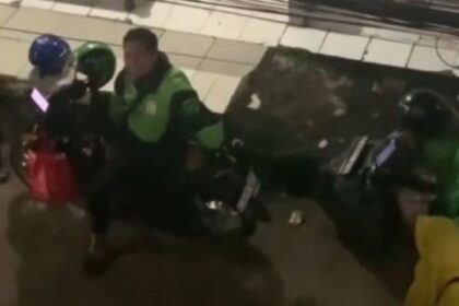 Gojek mendapatkan orderan fiktif dari seorang pria yang sakit hati karena cintanya ditolak. Foto: IG, @lambe_turah (tangkap layar)