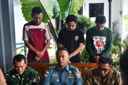 Lanal Tanjungbalai Karimun berhasil membekuk 3 pelaku perompakan yang kerap beraksi di Selat Malaka dan Selat Singapura. Foto: TNI AL