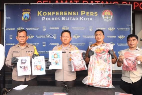 Polres Blitar Kota saat gelar perkara kasus temuan kerangka manusia dicor di Desa Bacem, Kecamatan Ponggok, Kabupaten Blitar, Jawa Timur, Jumat (24/11/2023). ANTARA/ HO-Polres Blitar Kota