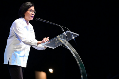 Menkeu pada acara “Climate Change and Indonesia’s Future: An Intergenerational Dialogue”, di Jakarta, Senin (27/11). Foto: Kemenkeu