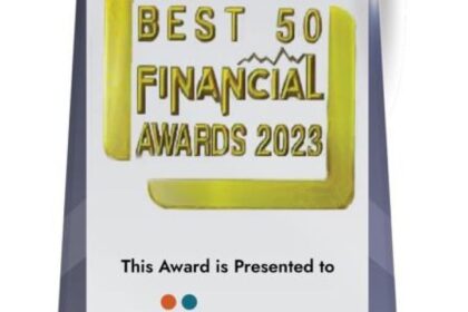 hibank, bank digital teranyar di segmen UMKM, juga meraih prestasi dengan memenangkan "Best Brand Awareness" dalam acara Best 50 Financial Brand Awards 2023 yang diadakan oleh The Iconomics. Foto: Ist