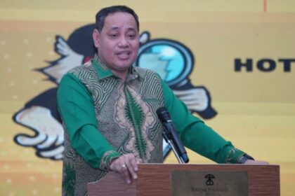 Anggota Bawaslu Herwyn JH Malonda saat memberikan arahan dalam Rapat Koordinasi Pembinaan Terhadap Pengawas Pemilu.(foto dok Bawaslu)