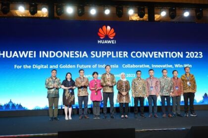 Huawei Indonesia kembali menyelenggarakan acara tahunan Huawei Indonesia Supplier Convention 2023 sebagai ajang apresiasi bagi para mitra supplier dalam rangka menggalang kolaborasi dan inovasi bersama seluruh pemangku kepentingan sebagai upaya turut menyukseskan program Pemerintah dalam merealisasikan pembangunan infrastruktur jaringan TIK menuju Indonesia Emas 2045. Foto: Ist