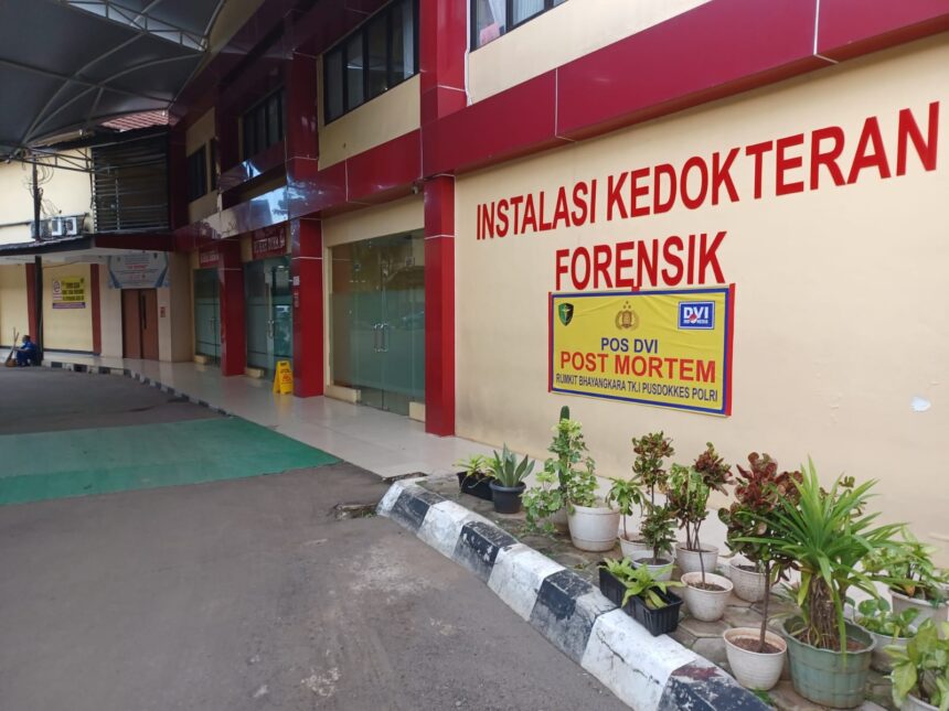 Empat jenazah balita dibawa ke Instalasi Forensik Rumah Sakit (RS) Polri Kramat Jati, Jakarta Timur.