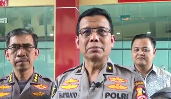 Kepala Rumah Sakit (Karumkit) Polri Kramat Jati, Brigjen Pol Hariyanto memberikan keterangan pada awak media terkait kondisi ayah empat anak berinisial PD, 41, yang ditemukan nekat melakukan percobaan bunuh diri, Kamis (7/12).