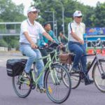 Pj Gubernur Heru Budi Hartono saat mengkampanyekan olahraga bersepeda pada masyarakat.(foto dok pemprov)