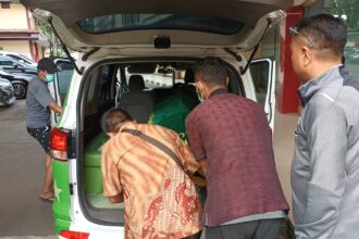 Jenazah korban pembunuhan oleh ayah kandungnya Usman, 44, jenazah Kurniawan, 10, telah diserahkan pihak Rumah Sakit Polri Kramat Jati, Jakarta Timur, kepada pihak keluarga pada Kamis (14/12) sore. Foto: Ist