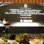 Jaksa Agung ST Burhanuddin pada acara Apresiasi & Penganugerahan Zona Integritas Menuju WBK/WBBM Pelayanan Publik dan Kompetisi Inovasi Tahun 2023 di Lingkungan Kejaksaan RI yang digelar di Kebayoran Baru, Jakarta Selatan, Kamis (14/12).