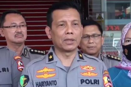 Kepala Rumah Sakit (Karumkit) Polri Kramat Jati, Jakarta, Brigjen Pol Hariyanto dan jajaran Polri.