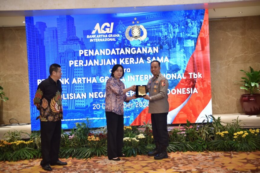 Bank Artha Graha Internasional (BAGI) dan Kepolisian Negara Republik Indonesia (Polri) melakukan penandatanganan Perjanjian Kerja Sama pada hari Rabu, 20 Desember 2023 bertempat di Hotel Borobudur Jakarta. Foto/Ist