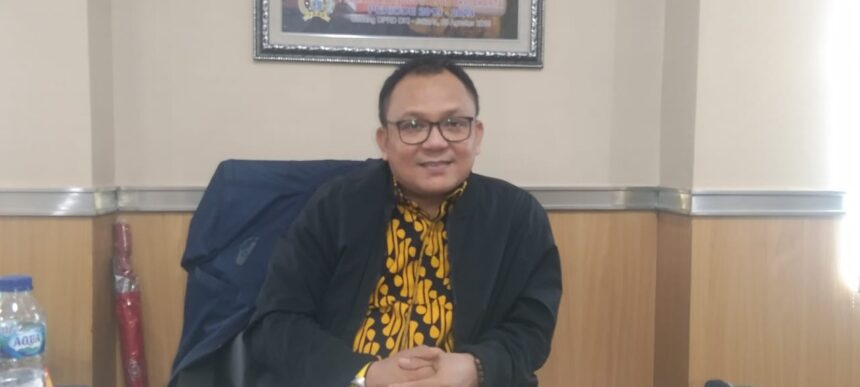 Sekretaris DPD Golkar DKI Jakarta yang juga Ketua Fraksi Golkar di DPRD DKI, Basri Baco menganggap rotasi pejabat Pemprov merupakan hal yang wajar.(foto Sofian/ipol.id)