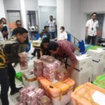 Penyidik pidana khusus Kejaksaan Agung (Kejagung) saat menggeledah kantor PT RBT yanga berlokasi di Provinsi Bangka Belitung. Foto: Puspenkum Kejaksaan Agung