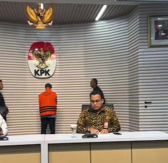 Kepala Bagian (Kabag) Pemberitaan KPK, Ali Fikri dalam jumpa pers di Gedung Merah Putih, beberapa waktu lalu. Foto: Tangkap layar YT KPK