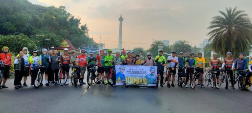 Para almuni FKUB Malang, siap gowes mempromosikan gaya hidup sehat dan tetap berkarya di usia lanjut. Foto: tim /ipol.id