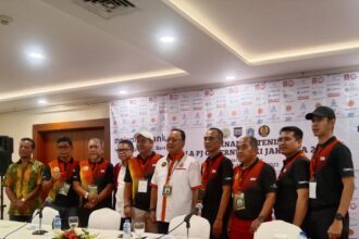 Ketua Panitia Penyelenggara tenis PJ Gubernur DKI Cup 2023 Herman Sukmadiradja sedang memberi kerangan pers. Foto/ipol