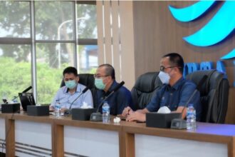Muhammad Sirod dalam sebuah kesempatan bersama direksi PDAM Tirta Musi Palembang saat memberikan training dua hari peningkatan kinerja pada Januari 2021 di tengah situasi pandemi covid.