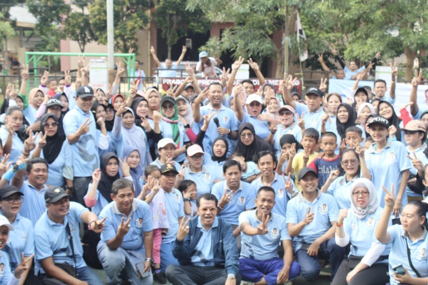 Dalam rangka mencegah stunting pada bayi. Gibran Center menggelar kegiatan senam sehat dan membagikan vitamin C untuk mencegah stunting pada bayi. Acara tersebut dilaksanakan bersama warga Rusunawa Gebang Raya, Jalan Pansus, Gerbang Raya, Kecamatan Priuk, Kota Tanggerang, Banten, kemarin (10/12/2023). Foto/Gibran center