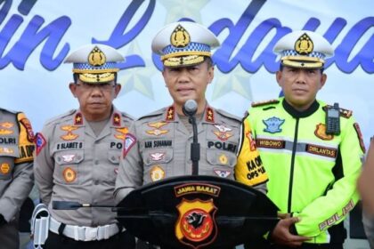Kakorlantas Polri Irjen Pol Aan Suhanan memberikan keterangan pers terkait rekayasa lalin untuk libur Nataru. Foto: Humas Polri
