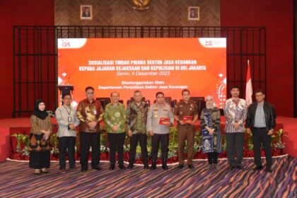 Deputi Komisioner Hukum dan Penyidikan OJK Rizal Ramadhani dalam acara Sosialisasi tentang Tindak Pidana Sektor Jasa Keuangan kepada jajaran Kepolisian dan Kejaksaan di Wilayah Hukum DKI Jakarta, Senin (4/12).
