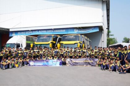 Sekolah Menengah Kejuruan (SMK) Jurusan Otomotif melakukan kunjungan ke kantor Tekiro di Jakarta. Foto: Tekiro