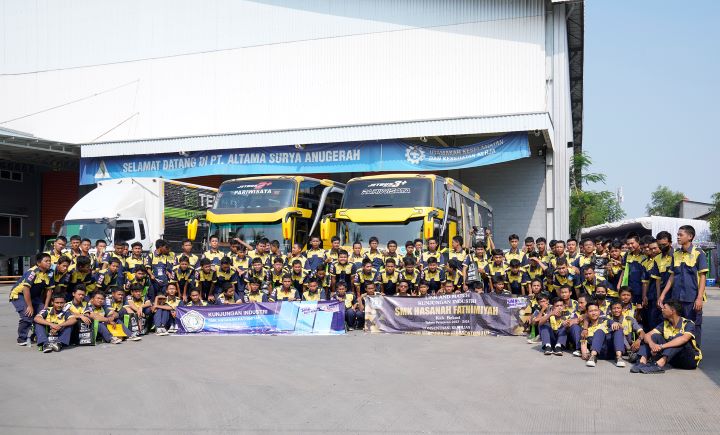 Sekolah Menengah Kejuruan (SMK) Jurusan Otomotif melakukan kunjungan ke kantor Tekiro di Jakarta. Foto: Tekiro