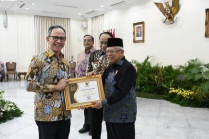 Komitmen OJK dalam mendukung keterbukaan infromasi publik terus dilakukan dengan melakukan sejumlah perbaikan baik dari sisi SDM, perbaikan sarana dan prasarana serta diseminasi informasi.