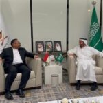 Menteri Agama Yaqut Cholil Qoumas saat bertemu dengan Menteri Haji dan Umrah Arab Saudi, Taufiq F Al Rabiah di Jeddah. Foto: Kemenag