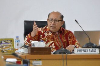 Sekretaris DPD PDIP DKI Jakarta, Pantas Nainggolan saat memimpin rapat Bapemperda.(foto dok setwan DPRD DKI)