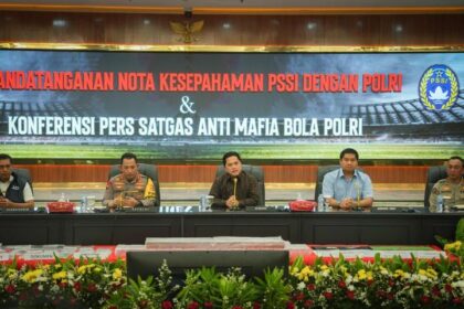 PSSI dan Polri saat melakukan konferensi pers bersama terkait mafia bola. Foto: PSSI