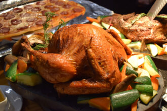 Roasted Turkey with Gravy and Bread Stuffing. (ist./dok. Aston Kartika Grogol)