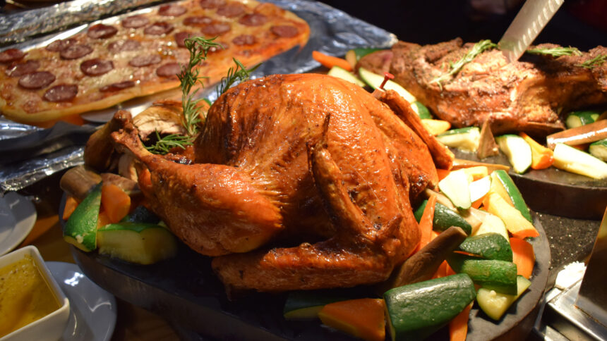 Roasted Turkey with Gravy and Bread Stuffing. (ist./dok. Aston Kartika Grogol)