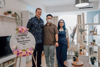 General Manager Skandinavia Apartment, Hene Putro (tengah) dan perwakilan IKEA saat meresmikan unit hasil kerja sama kedua perusahan. Foto: ist