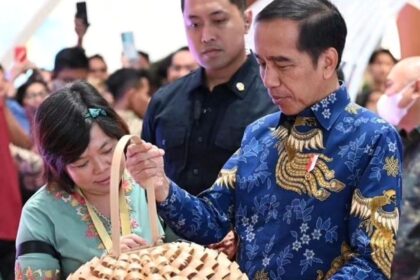 Catatan Kementerian Koperasi dan UKM pada 2023, kontribusi UMKM mencapai 61% PDB Indonesia, dengan serapan tenaga kerja 97% dari total penyerapan tenaga kerja nasional. Jumlah pelaku usaha sektor UMKM tercatat 67 juta.