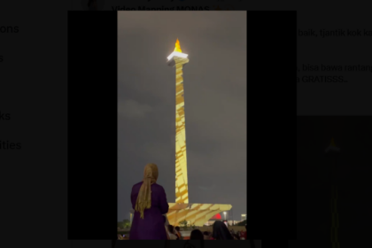 Tampak tontonan video mapping Monas yang gratis bagi semua warga. Foto: Tangkapan layar X @Lenny_diary