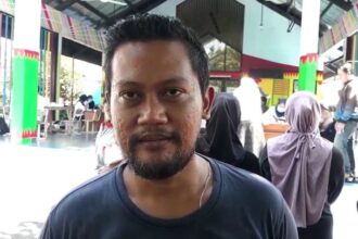 Calon anggota Kelompok Penyelenggara Pemungutan Suara (KPPS), Bagus Hardanto, 31, warga Pekayon, Pasar Rebo, Jakarta Timur, mengungkapkan alasannya ingin jadi anggota KPPS di RPTRA Kaca Piring, Rabu (20/12). Foto: Joesvicar Iqbal/ipol.id