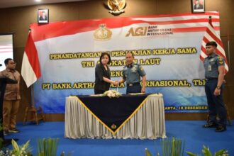 Bank Artha Graha Internasional dan Tentara Nasional Indonesia Angkatan Laut (TNI AL) melakukan penandatanganan Perjanjian Kerjasama pada hari Senin, 18 Desember 2023 bertempat di Oakwood Hotel, Taman Mini, Jakarta. Foto: Ist