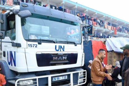 Tempat penampungan UNRWA di Zawaida, Gaza Tengah, menerima pasokan bantuan yang sangat dibutuhkan. Bantuan kemanusian dibutuhkan rakyat Palestina di Jalur Gaza yang terus dibombardir Israel. Foto: Berita PBB/Ziad Taleb