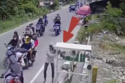 Sekelompok geng motor konvoi dan mencuri bensin eceran di Deliserdang. Foto: IG, @kabarnegri (Tangkap layar)