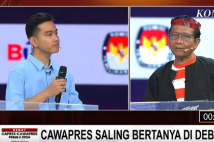 Gibran Rakabuming menyampaikan pertanyaan 10 detik kepada Mahfud MD saat sesi Debat Cawapres 2024 di JCC Jakarta, Jumat malam (22/12).