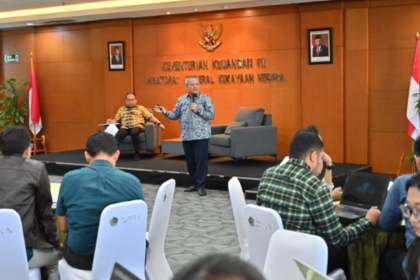 Direktur Perumusan Kebijakan Kekayaan Negara DJKN Kemenkeu Encep Sudarmawan menjelaskan keringanan pembiayaan piutang negara diatur dalam Peraturan Menteri Keuangan (PMK) Nomor 13/PMK.06/2023 tentang Penyelesaian Piutang Instansi Pemerintah yang Diurus/Dikelola oleh Panitia Urusan Piutang Negara/Direktorat Jenderal Kekayaan Negara Tahun Anggaran 2023. Foto: Kemenkeu