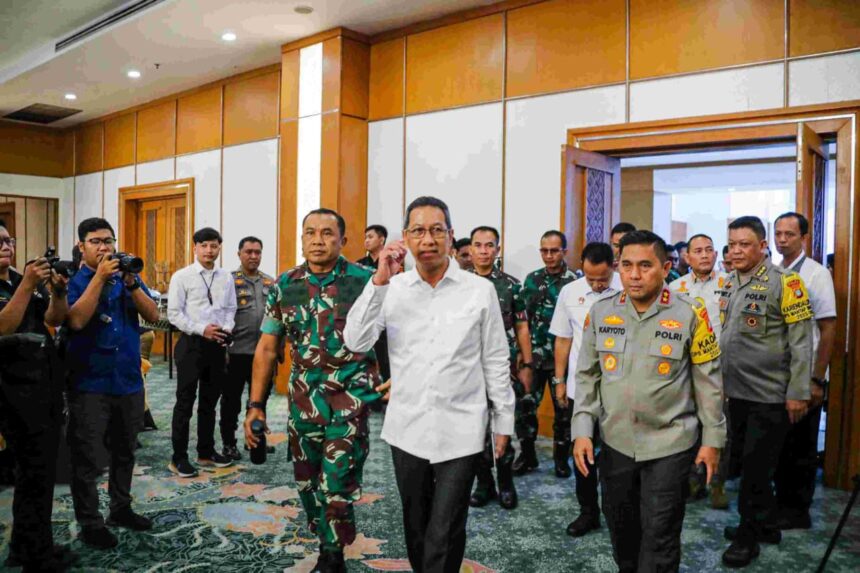 Pj Gubernur DKI Jakarta, Heru Budi Hartono saat menghadiri acara kesiapan pengamanan pemilu. Foto dok. pemprov DKI