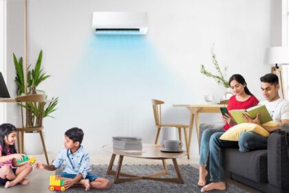 Cara memilih AC yang tepat, yakni bikin dingin tapi hemat biauya listrik. Foto: Daikin