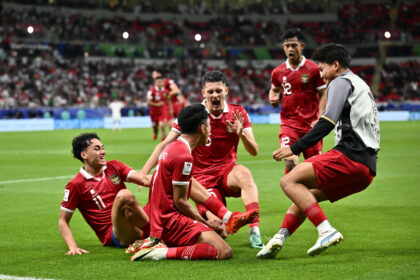 Para pemain Timnas Indonesia merayakan gol Marselino Ferdinan pada laga melawan Irak di Piala Asia 2023. Pemain asal klub KMSK Deinze Belgia tersebut mencetak gol pada menit ke-37. Foto: PSSI