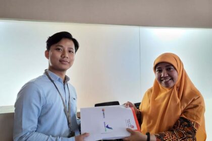 Serah Terima dan Penandatanganan Dokumen Instalasi, UAT dan Lisensi Big Data Platform BigBox, diterima oleh Head of Drugs BPOM, Arlinda Wibiayu (kanan) di Jakarta, beberapa waktu lalu. Foto: Dok Telkom Indonesia