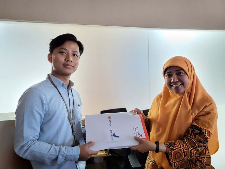 Serah Terima dan Penandatanganan Dokumen Instalasi, UAT dan Lisensi Big Data Platform BigBox, diterima oleh Head of Drugs BPOM, Arlinda Wibiayu (kanan) di Jakarta, beberapa waktu lalu. Foto: Dok Telkom Indonesia