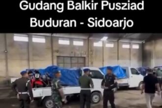 Ratusan kendaraan di Gudang Balkir Pusat Zeni Angkatan Darat (Gudbalkir Pusziad) di Buduran, Sidoarjo. Foto: IG, @undercover.id (tangkap layar)