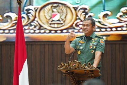 Kepala Staf Angkatan Darat (Kasad) Jenderal TNI Maruli Simanjuntak, pada Rapat Kerja Teknis (Rakernis) Intel Fungsi Penerangan TNI AD, yang dihadiri para Kepala Penerangan (Kapen) Kotama/Balakpus jajaran TNI AD, di Markas Besar Angkatan Darat (Mabesad), Jakarta, Senin (22/1/2024). Foto: Dispenad