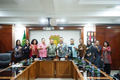 Kapuspenkum Kejaksaan Agung, Ketut Sumedana saat menerima audiensi Pejabat Struktural Fakultas Ilmu Komunikasi (FIKOM) Universitas Moestopo (Beragama), Jumat (26/1/2024). Foto: Yudha Krastawan/ipol.id